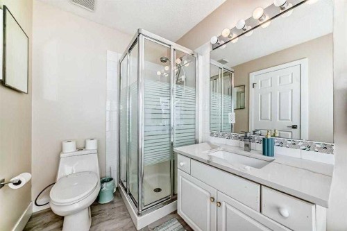 7165 California Boulevard Ne, Calgary, AB 