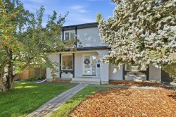 44 Cedarwood Bay SW Calgary, AB T2W 3H7