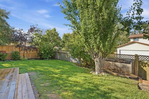 44 Cedarwood Bay Sw, Calgary, AB 