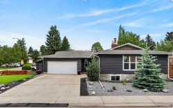 104 Silver Springs Green NW Calgary, AB T3B 3Y9