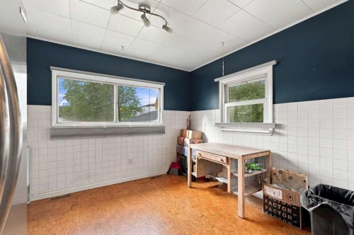 7711 39 Avenue Nw, Calgary, AB 