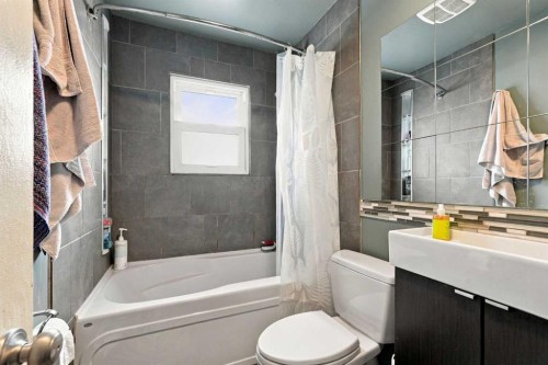 7711 39 Avenue Nw, Calgary, AB 