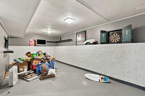 7711 39 Avenue Nw, Calgary, AB 