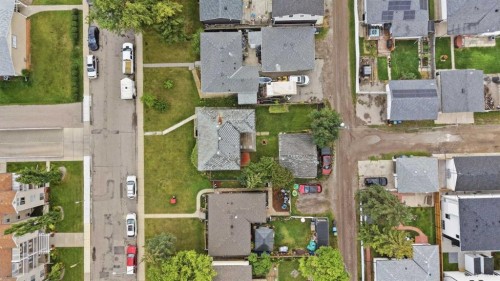7711 39 Avenue Nw, Calgary, AB 