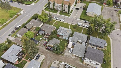 7711 39 Avenue Nw, Calgary, AB 