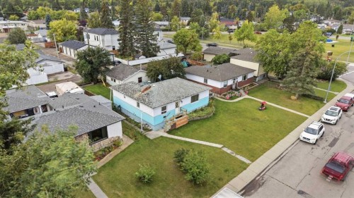 7711 39 Avenue Nw, Calgary, AB 