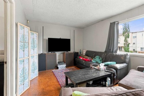7711 39 Avenue Nw, Calgary, AB 