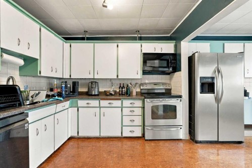 7711 39 Avenue Nw, Calgary, AB 