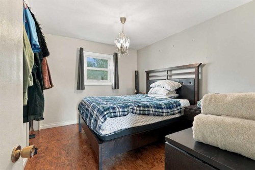 7711 39 Avenue Nw, Calgary, AB 