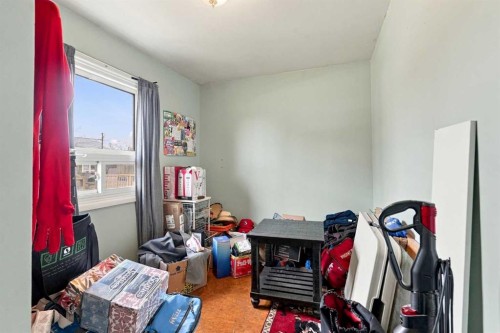7711 39 Avenue Nw, Calgary, AB 