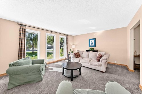12 Cantrell Bay Sw, Calgary, AB 