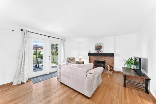 12 Cantrell Bay Sw, Calgary, AB 