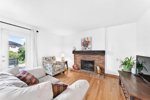 12 Cantrell Bay Sw, Calgary, AB 