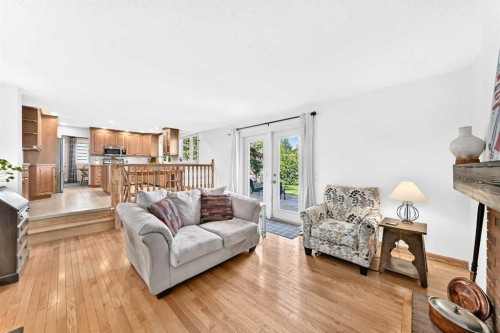 12 Cantrell Bay Sw, Calgary, AB 