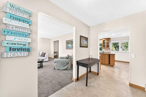 12 Cantrell Bay Sw, Calgary, AB 