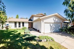 12 Cantrell Bay SW Calgary, AB T2W 2C2