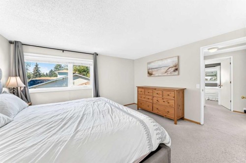 12 Cantrell Bay Sw, Calgary, AB 