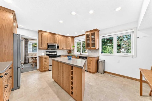 12 Cantrell Bay Sw, Calgary, AB 