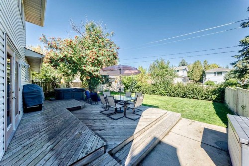 12 Cantrell Bay Sw, Calgary, AB 