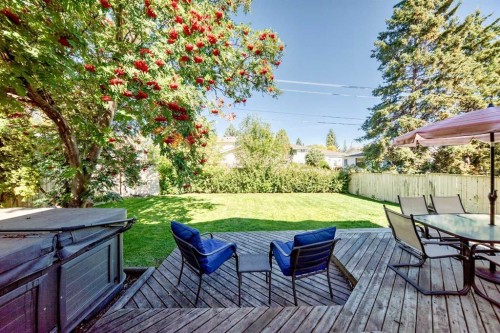12 Cantrell Bay Sw, Calgary, AB 
