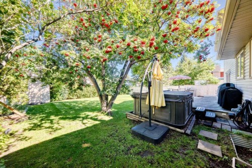 12 Cantrell Bay Sw, Calgary, AB 