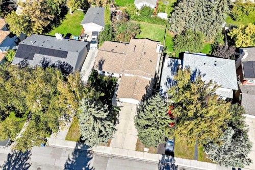 12 Cantrell Bay Sw, Calgary, AB 