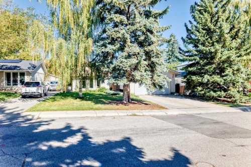 12 Cantrell Bay Sw, Calgary, AB 