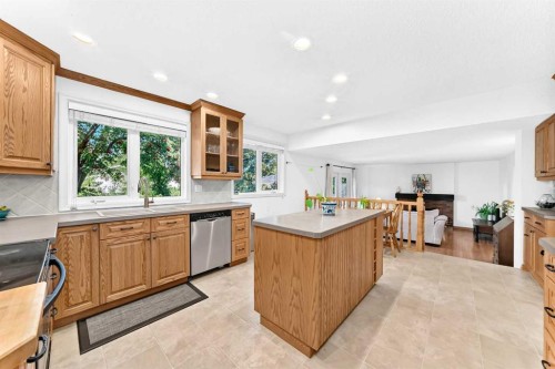 12 Cantrell Bay Sw, Calgary, AB 