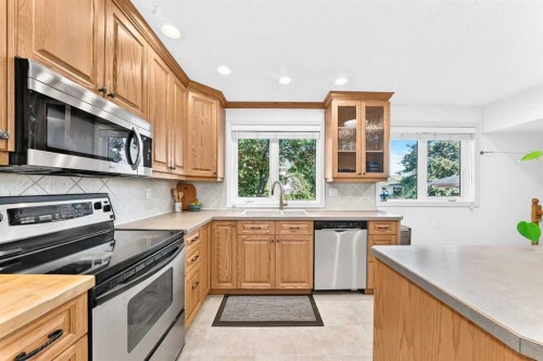12 Cantrell Bay Sw, Calgary, AB 