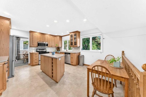 12 Cantrell Bay Sw, Calgary, AB 