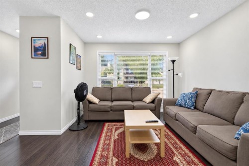 369 Falshire Drive Ne, Calgary, AB 