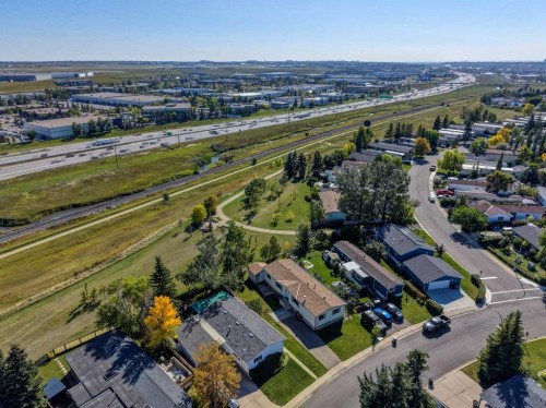 61 Huntstrom Drive Ne, Calgary, AB 