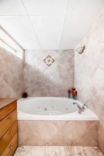 4039 5 Avenue Sw, Calgary, AB 