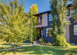 4624 83 Street NW Calgary, AB T3B 2R2