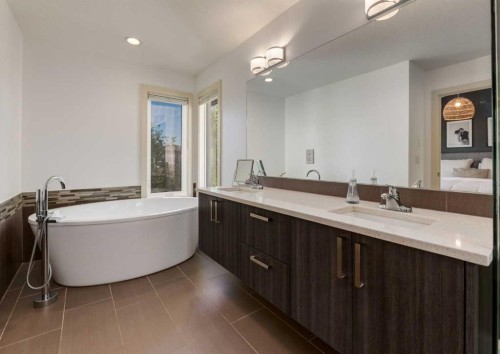 4624 83 Street Nw, Calgary, AB 