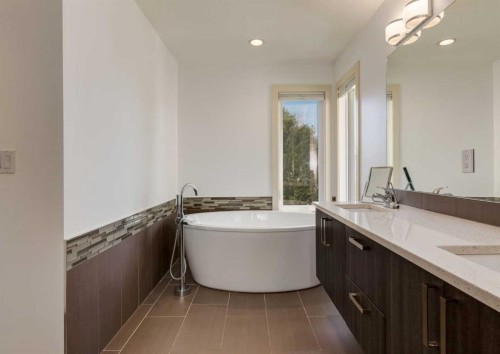 4624 83 Street Nw, Calgary, AB 