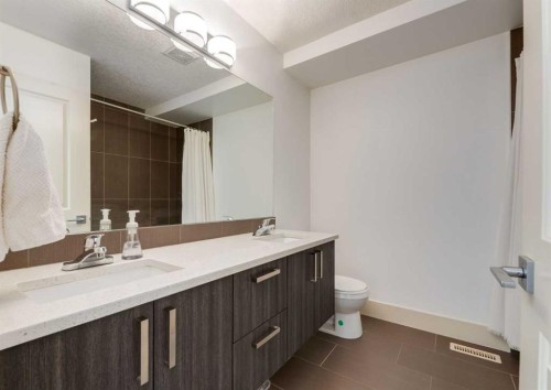 4624 83 Street Nw, Calgary, AB 