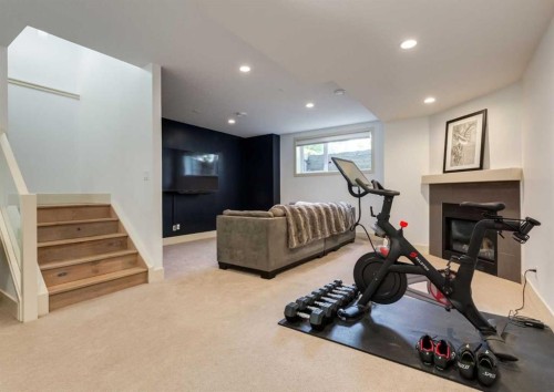 4624 83 Street Nw, Calgary, AB 