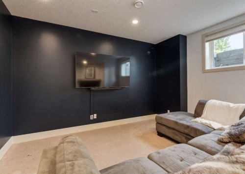 4624 83 Street Nw, Calgary, AB 