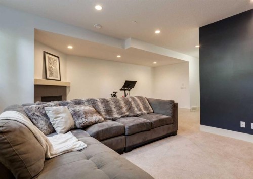 4624 83 Street Nw, Calgary, AB 
