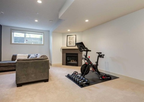 4624 83 Street Nw, Calgary, AB 