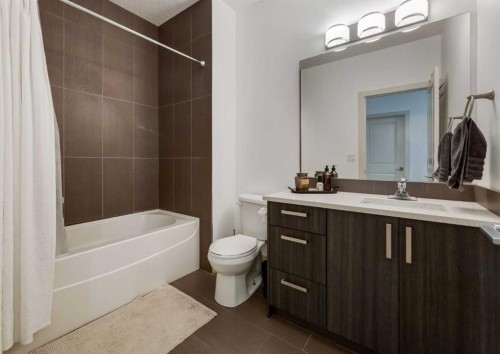 4624 83 Street Nw, Calgary, AB 
