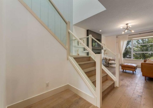 4624 83 Street Nw, Calgary, AB 