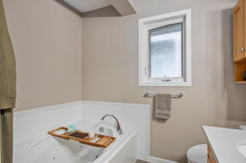 1703 31 Street Sw, Calgary, AB 