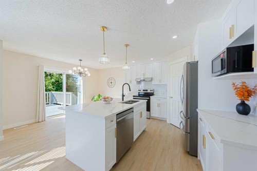 130 Somerglen Way Sw, Calgary, AB 