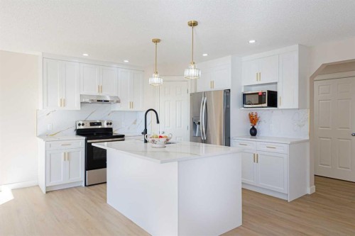 130 Somerglen Way Sw, Calgary, AB 