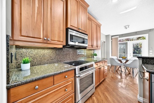15 Discovery Woods Villas Sw, Calgary, AB 