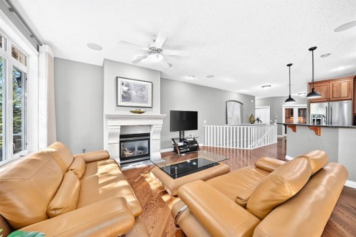 15 Discovery Woods Villas Sw, Calgary, AB 