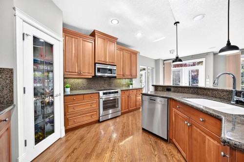 15 Discovery Woods Villas Sw, Calgary, AB 