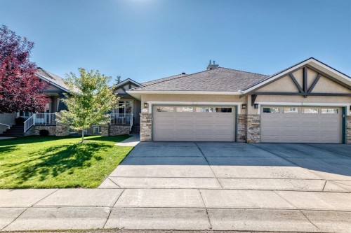 15 Discovery Woods Villas Sw, Calgary, AB 
